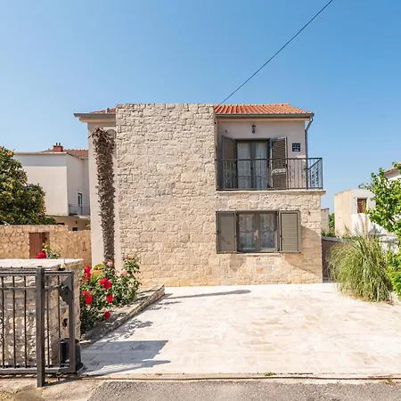 Vikendica Awesome In *