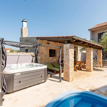 Awesome In Betina (Sibenik-Knin)