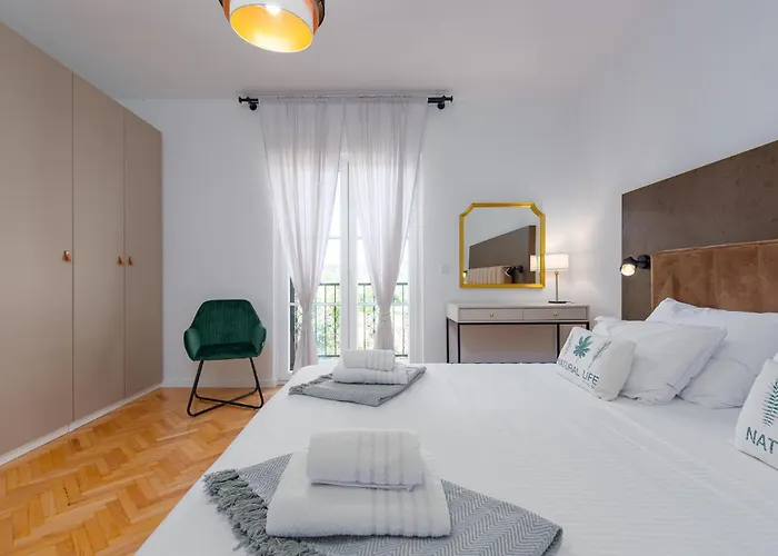 Vikendica Awesome In *