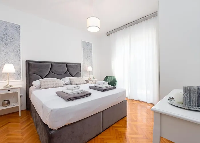 Awesome In Vikendica