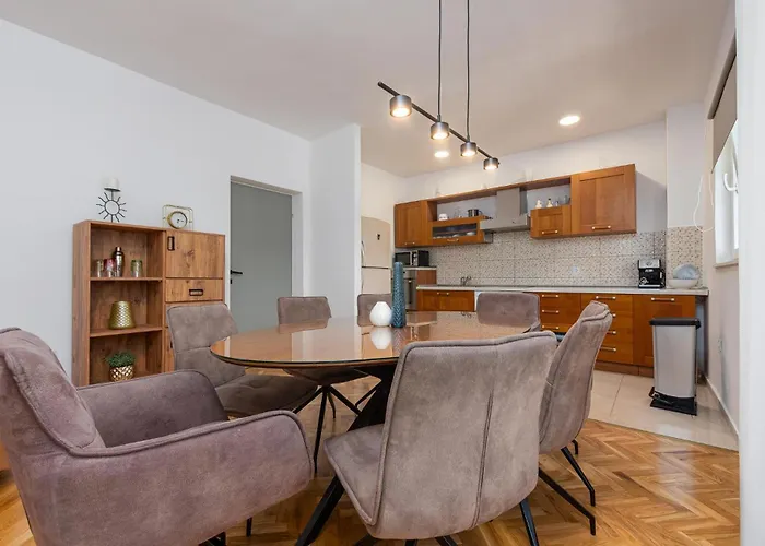 Vikendica Awesome In