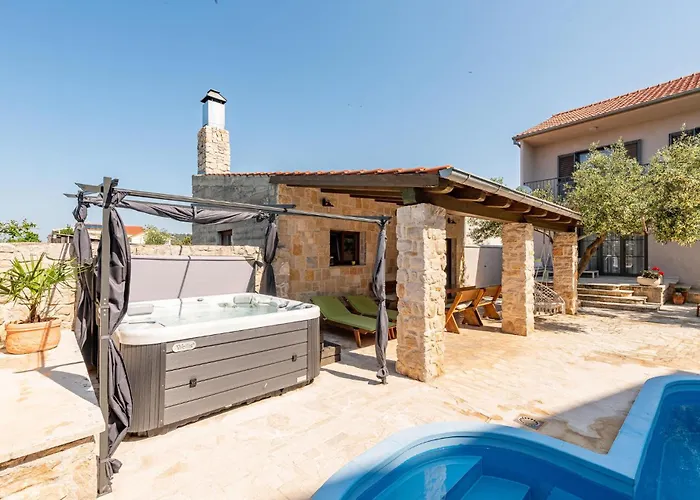 Awesome In Betina (Sibenik-Knin)